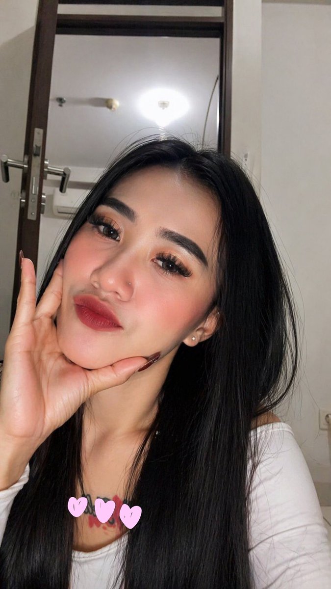 spoilsani's tweet photo. ready to wreck your wallets today 💛 https://t.co/fw1dD268j0