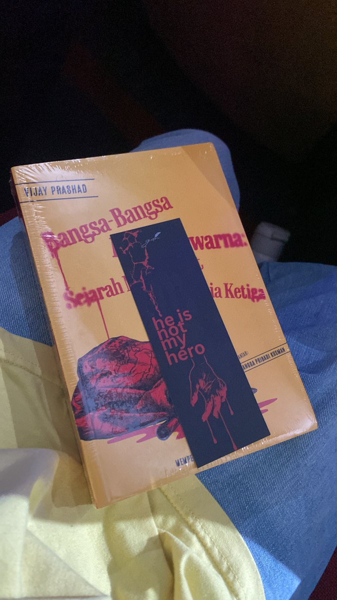 KEBUNMEMORl's tweet photo. Harusnya legalisir juga nih buku titipan kawan, tapi cuman bisa ikut lecture satu jam kurang dari Vijay Prashad. Anwayssss suka sekali dengan speech beliau!!!!!!!  Thank you @gdnpress @marjinkiri @vijayprashad https://t.co/yagWKhpfQG
