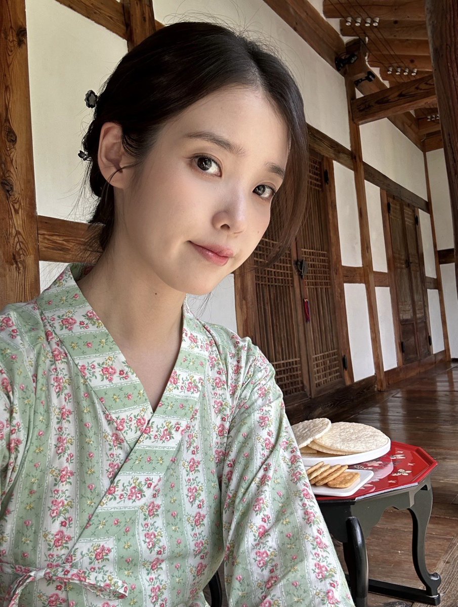 : ช่วงนี้ฉันรู้สึกหดหู่เศร้าใจ แล้วสลัดความรู้สึกพวกนี้ออกไปได้ยากค่ะ 🥲 เวลาพี่รู้สึกเศร้า พี่จัดการยังไงหรอคะ?

🐥 คิดก่อนว่าเป็นที่ฮอร์โมนรึเปล่า ถ้าไม่ใช่ก็ลองทำอะไรที่ชอบดู!!! หรือแค่ร้องไห้ออกมาเลยก็ได้ไม่เป็นไร