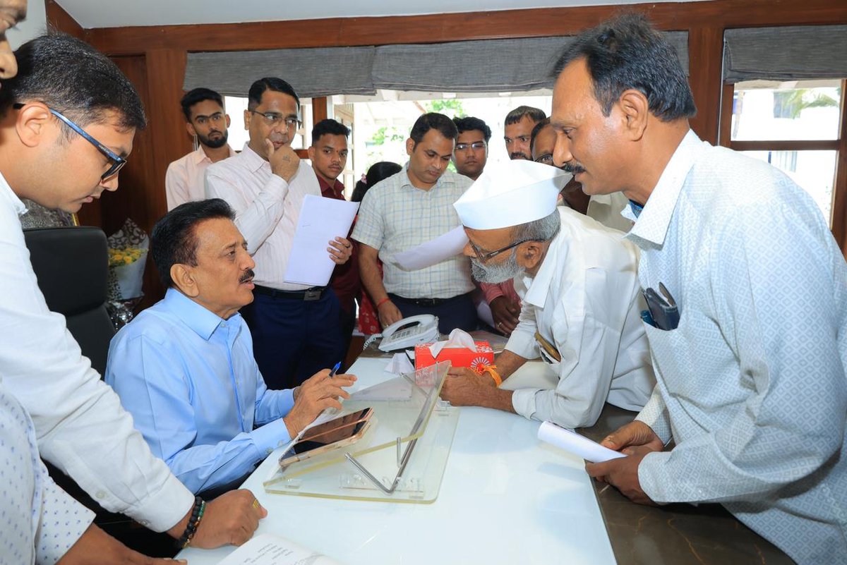 Girish Mahajan tweet media