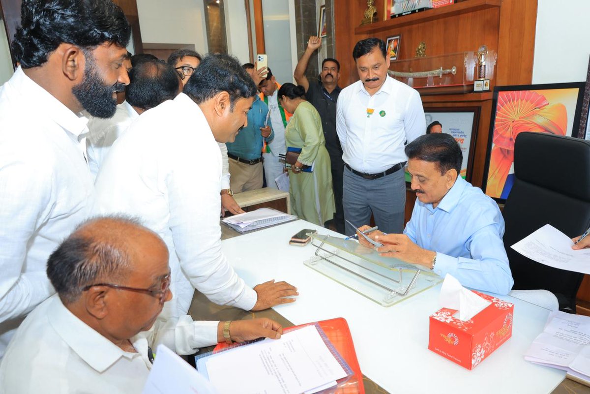 Girish Mahajan tweet media