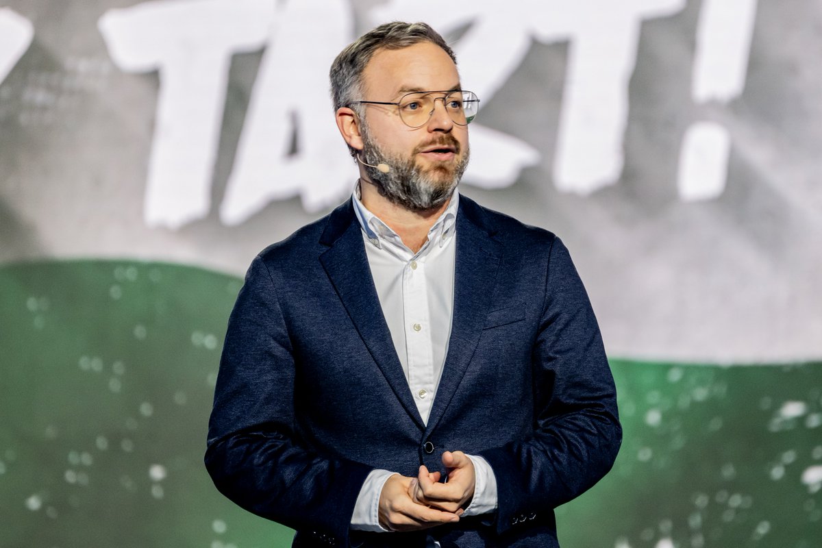 indexhu's tweet image. 444: A Fidesz megkezdte az Orbán Viktor-mentő hadműveletet, Orbán Balázs került az indulatok céltáblájára.

index.hu/belfold/2026/0…

Fotó: Szollár Zsófi / Index

#Hungary #blame #loss #election #Fidesz #indexhu