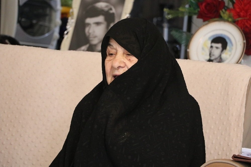 حاجیه خانم صدیقه برهون (مادر شهید محمد خلیل‌پور نهر)
که همین شنبه گذشته در روز جهانی بناها و محوطه‌های تاریخی تجلیل شد.