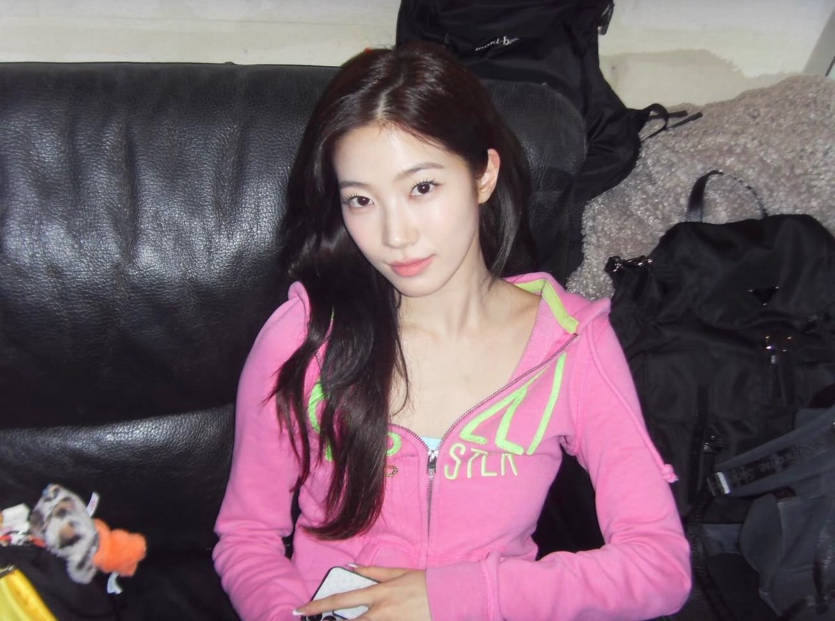 LESSERAFIM CHARTS tweet media