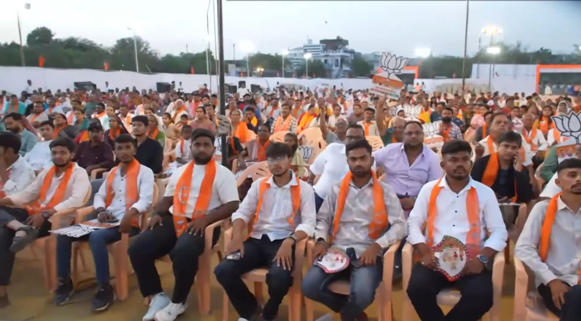 GujaratHeadline's tweet image. Bhupendra Patel Addresses Vikas Sankalp Sabhas in #Vadodara District gujaratheadline.com/bhupendra-pate… #Gujarat @Bhupendrapbjp @CMOGuj @BJP4Gujarat @PrashantValaBJP @DrPrashantkorat @zubinashara @yamalavyas @iJagdishBJP