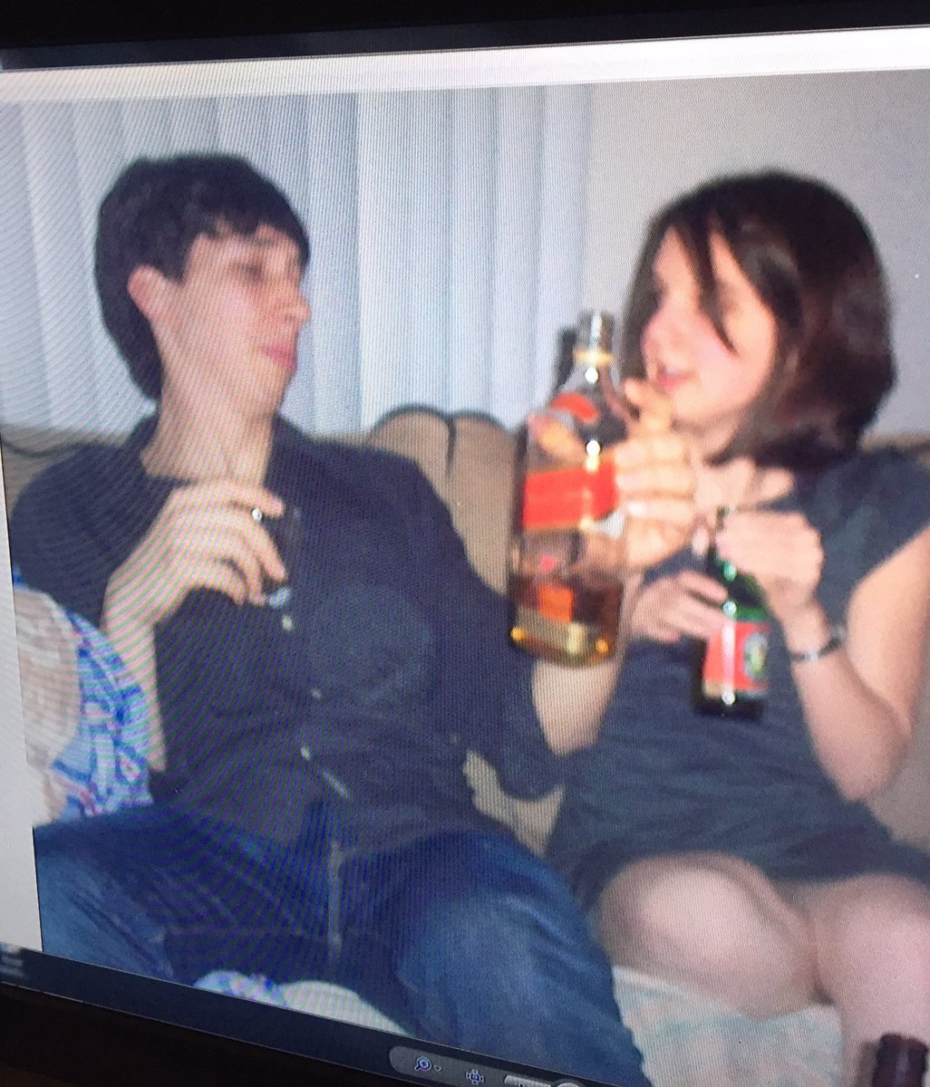 Double Pinky Ringed Mob Boss🤙🏻💍👔 tweet media