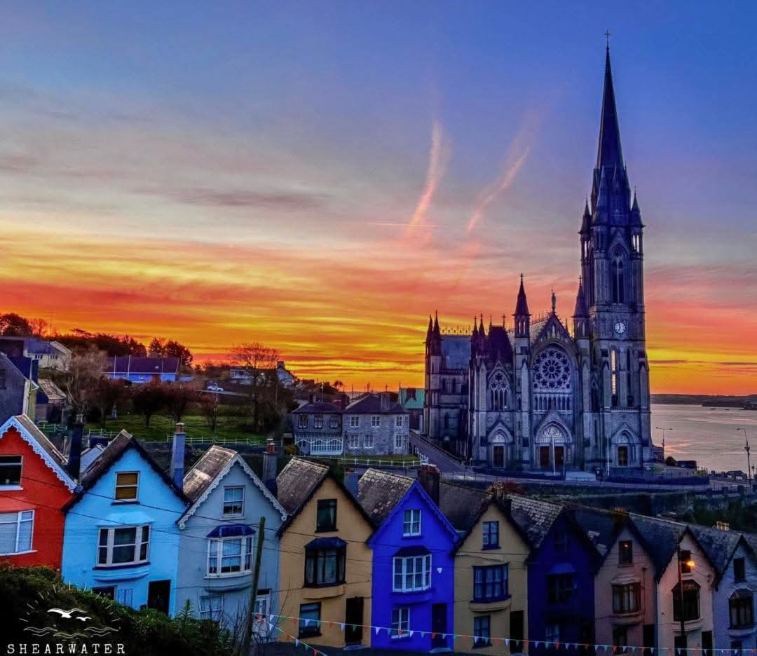 ThisIsIreland3's tweet image. Beautiful Sunrise in Cobh 🌅 With St. Coleman's Cathedral in the background, and the famous "deck of cards" houses, bringing the colour 💚

Good morning from Ireland, have a fantastic Tuesday all 🇮🇪

📍East Cork, Ireland ☘️ 

📸 Cliona Sweeney

#Cork #GoodMorning #Cobh #Sunrise
