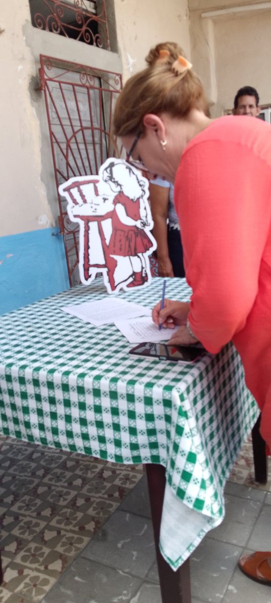 Con firmeza y patriotismo hoy firmamos en la Dirección General de Educación  en VC ,nuestro compromiso con la Patria.#YoSigoAMíPresidente 
#VillaClaraConTodos