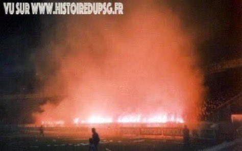 MaillotsPSG's tweet photo. 21/04/1990. Le #PSG l'emporte sur l'@OM_Officiel malgré l'ouverture du score des visiteurs : 2️⃣-1️⃣
⚽️ Calderon, Vujovic
🔗 https://t.co/viqwWwC3Vl
🎦 les buts parisiens https://t.co/KUK24UdlTA
#PSGOM https://t.co/kVXJ1KPE0R