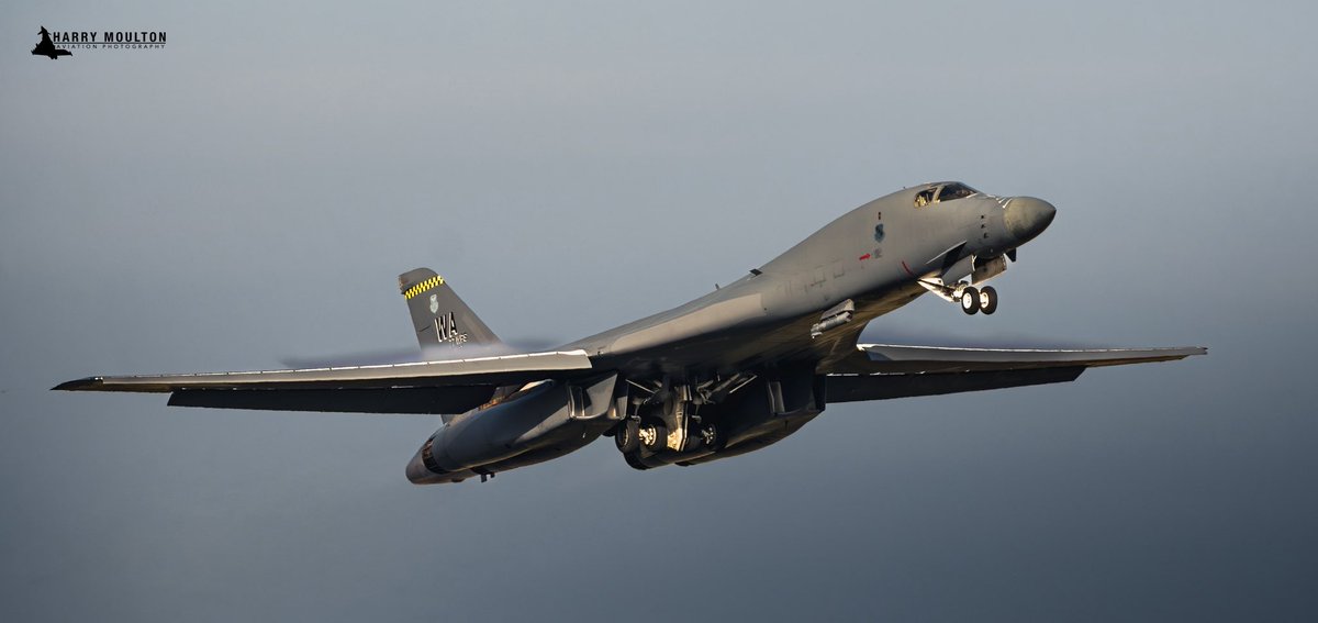 ArmchairAdml's tweet image. #USAF United States Air Force - Fairford Ops

Boeing KC-135 Stratotanker 1x
#AE04FE 58-0100 - FIST 12

+ CARLO 95-96 Flt 2x B-1Bs

FIST 12 has departed RAF Mildenhall, presumably to work with B-1s CARLO 95-96 once they’re complete in TRA 001. 

FIST 14 is also active. 

📸