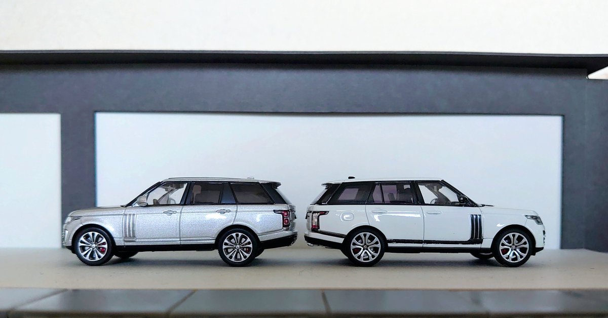 leoleo_craft's tweet image. LCDモデル(前期)とマスディ(後期)4thレンジローバー並べ
マスディの方がやや小さめスケール、どちらも精巧なので満足度は高し！マフラーの再現もこだわっていて最高🤩 内装も抜かり無いのがステキすぎ～

#ミニカー #LCD #MASDI
#ランドローバー #レンジローバー