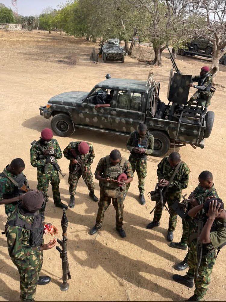 Pressman2040's tweet photo. One Muslims ☪️
 one Christian ✝️
WE GO AGAIN OH LORD 
🙏🙏🪖😍⚔️⚔️ https://t.co/SnXbGjFnsu