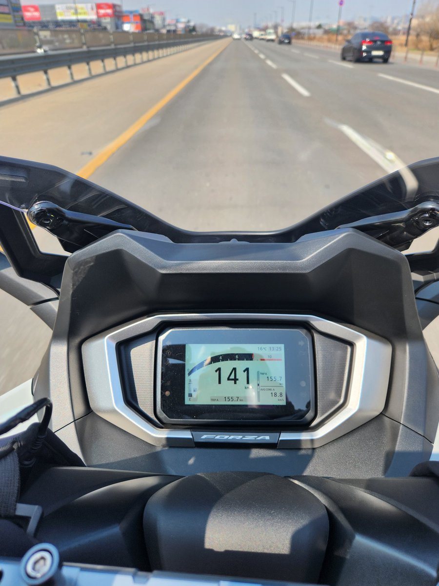 김캇피 tweet media