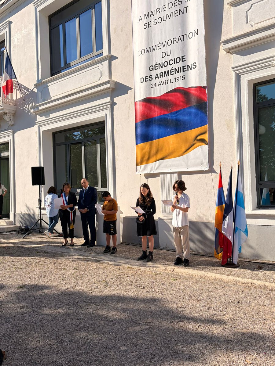 OlivierFayssat's tweet image. J'ai participé à la commémoration du #génocide arménien à la mairie de Maison blanche du 9/10, en compagnie de Madame le Maire @EleonoreBez et de Monsieur le Consul d'#Arménie.
Une cérémonie émouvante qui nous rappelle que  l'indicible du passé peut s'inviter dans le présent.