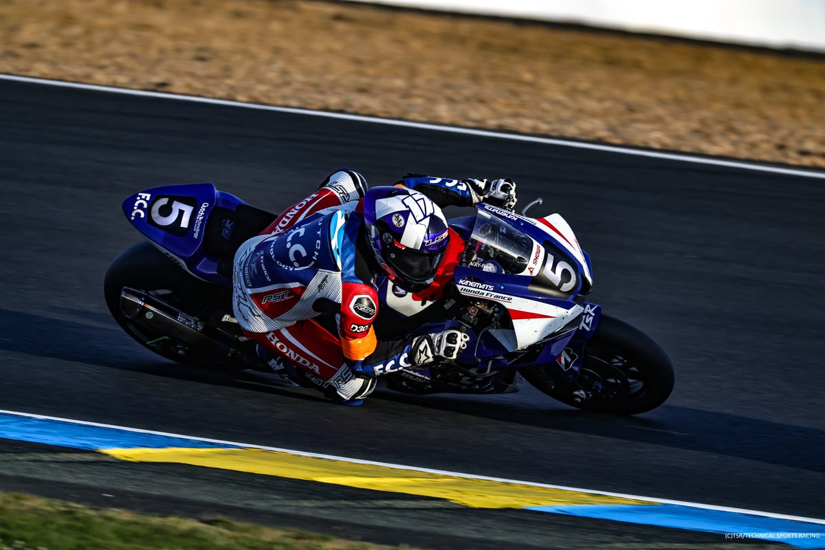 FCC_afterparts's tweet image. ル・マン24時間耐久レース、予選4位の ＃FCCTSRHondaFrance は、レース開始から約6時間後、接触事故により転倒。ピットでの修復作業後も粘り強く走行し、初戦は総合12位でのチェッカーです！🏁

#24hMotos
#FCC