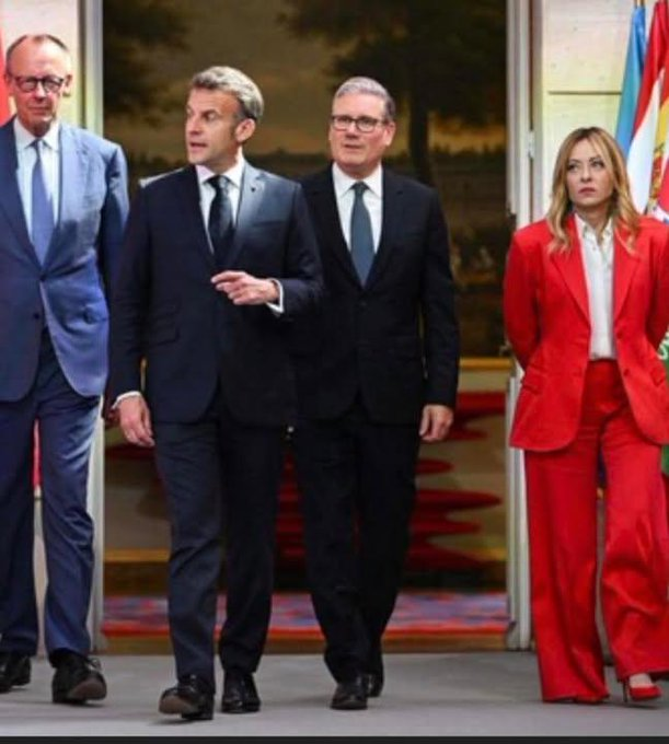 <a href="/alfonso_unial/">Nostradamus (Romanus)</a> Semo tornati ar scentro der monno