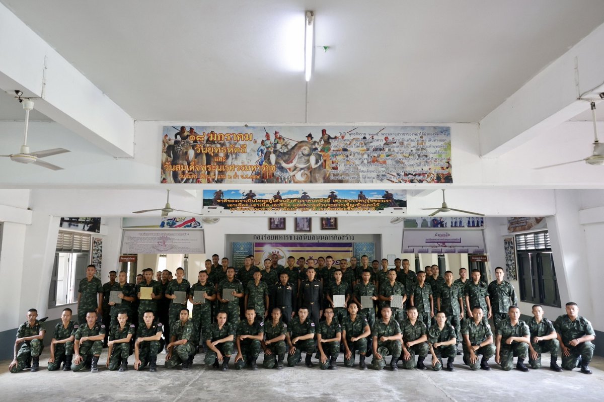 Engineerch11's tweet photo. ช.11 จัดโครงการ "ฝึกอบรมวิชาชีพทหารกองประจำการหลักสูตรการทำแผ่นพื้นทางเดินคอนกรีตสำเร็จรูป" เพื่อให้น้องๆ ทหารกองประจำการมี ทักษะ ประสบการณ์และความรู้ความสามารถเพิ่มขึ้น เป็นการพัฒนาฝีมือ พัฒนาความสามารถพร้อมทั้งสามารถนำไปประกอบอาชีพหลังจากปลดประจำการในอนาคตต่อไป https://t.co/kVnepGx4YP