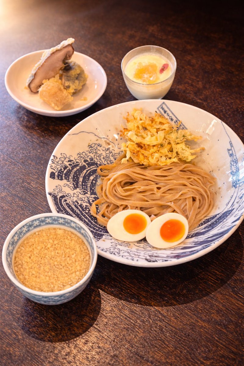 ramen_hanada's tweet photo. 
  お昼のご来店ありがとうございます🙌🏻

  4月21日 🌙  17:00 - 21:00  L.O / 21:00

  📍辻九コラボ スペシャルセット

  つけ麺は塩と醤油でお選び頂けます!
  お昼は塩が人気でした✨

  桜プリン残り少なく��ってきました🌸

  夜もよろしくお願いいたします🙌🏻
 https://t.co/HRwGkQnjmv