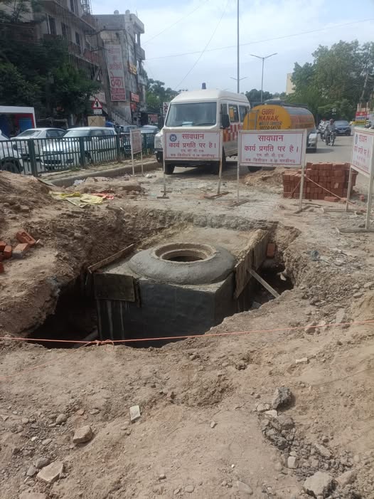 trafficchd's tweet image. #TrafficAlert #TrafficAdvisory:-
Traffic will be affected near Khuda Lahora due to ongoing roadwork and traffic has been diverted at the location. Commuters are advised to drive slowly and cautiously while crossing this stretch of road, keep patience, and