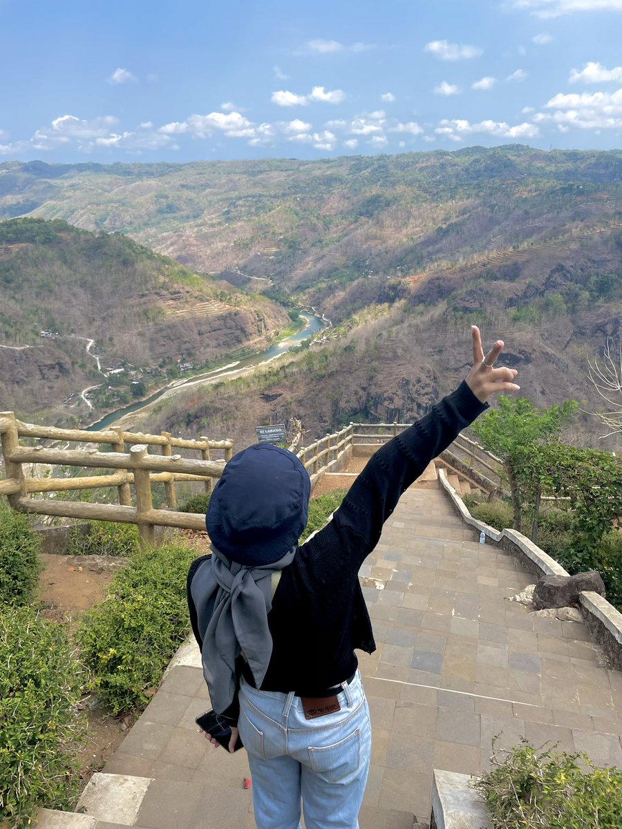 Mahasiswi Kupu-Kupu tweet media