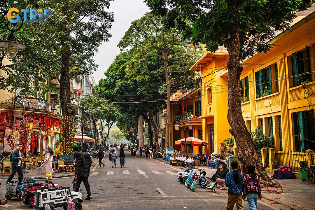 Het chaotische maar erg mooie #Hanoi. Van de ene verbazing in de andere. Van slapende mensen in een winkel, restaurant met hondenvlees naar erg lieve vriendelijke mensen. Eten bij lokaal gezin was ervaring rijker.