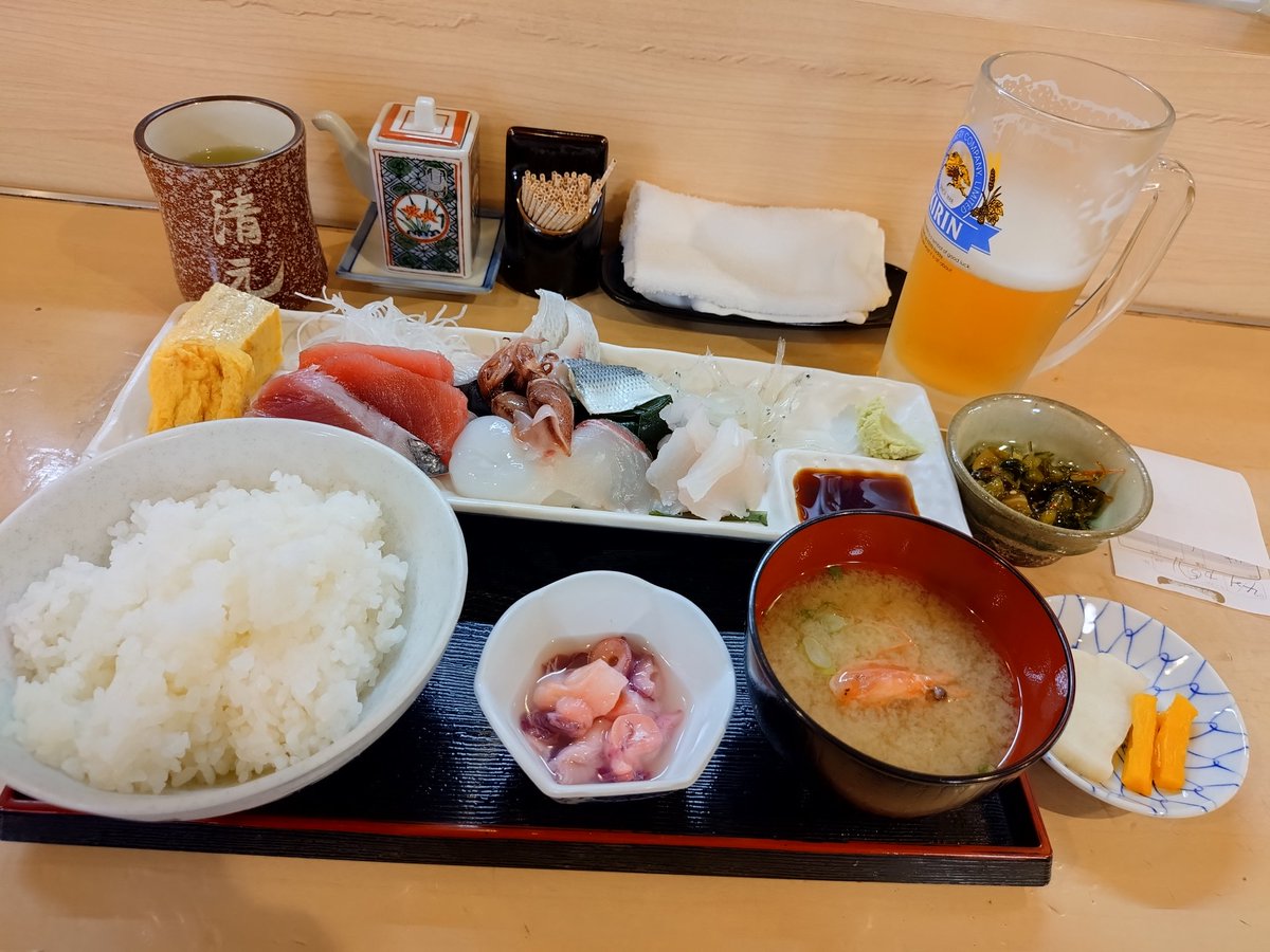 masaki3gm's tweet photo. 歯医者から
久々の昼酒へ
やっぱり旨いわ〜

大将の刺定に
あじフライ
生といただいた

後客さん続々と来店
また寄らせて貰おう…

#寿司処清元 #平目と鮪の刺定
#あじフライ #昼呑みいいね https://t.co/3qAD9KJp6U