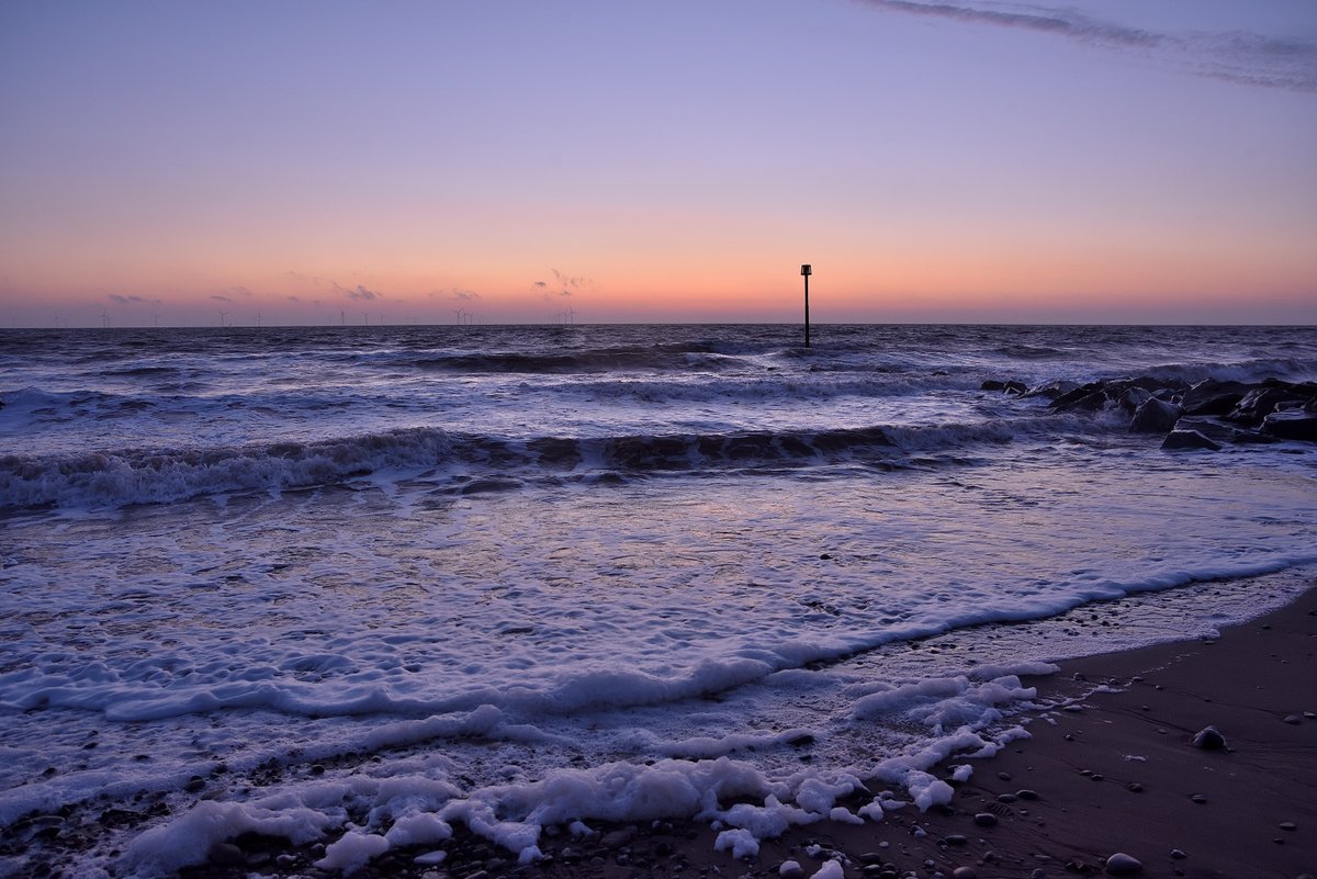 Tonywithernsea's tweet image. 05.30 Tuesday, out early for the golden hour, very cold easterly wind, but sunny, If your venturing out today stay safe and as always stay humble !  #sunrise #sunset #withernsea #eastcoast #eastyorkshire #holderness #RNLI