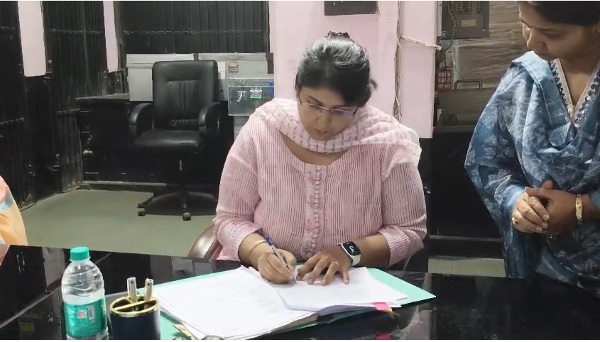 bstvlive's tweet image. रायबरेली-नवागंतुक DM सरनीत कौर ब्रोका ने संभाला कार्यभार,अधिकारियों ने पुष्पगुच्छ देकर किया स्वागत,डीएम को दिया गया गार्ड ऑफ ऑनर.

#Raebareli @dmraebareli