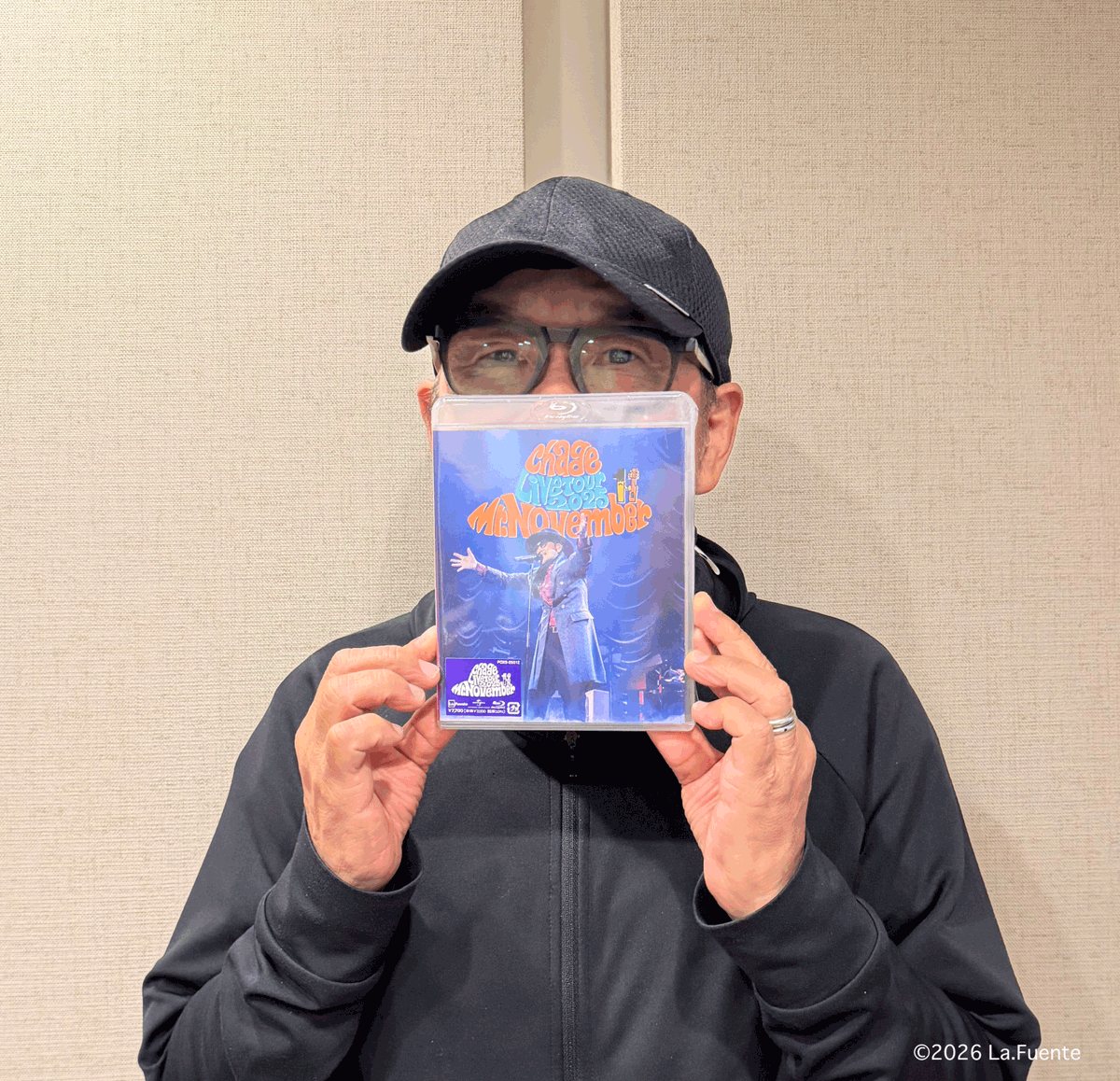 ＜#Chage NEW LIVE Blu-ray＞
ChageLiveTour2025 Mr.November

明日発売！

 Chageの音楽活動46年目にして、「最高かつ最強」と評された『#ChageLiveTour2025 Mr.November』
本作は、そのツアーの中から2025年11月14日、川崎クラブチッタ公演を完全収録

写真は本作をフラゲしたChageさんです。