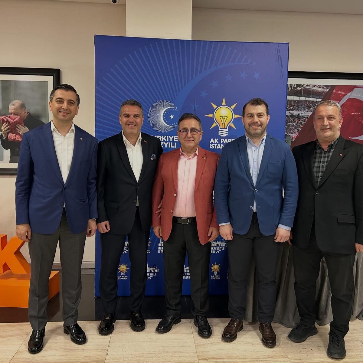 muratd37's tweet photo. İstanbul il başkanımız sayın, Abdullah Özdemir’in daveti üzerine, İstanbul teşkilatlarımızın daha verimli çalışması, sahada daha etkin ve güçlü bir şekilde yer alması amacıyla Mahalle Hamileri görevi kapsamında Maltepe Esenkent Mahallesi’ne görevlendirilmiş bulunuyoruz.

Teşkilatımız içerisinde verilecek her görevi, büyük bir sorumluluk ve dava bilinciyle kabul edeceğimizi çok daha önceden ifade etmiştik. Bugün de aynı kararlılık ve heyecanla görevimizin başındayız.

Nazik davetleri ve verimli toplantıları için başta Abdullah Özdemir olmak üzere kıymetli ekibine teşekkür ediyor, çalışmalarında başarılar diliyoruz.
@abdullahozdemir 
@maltepeakparti