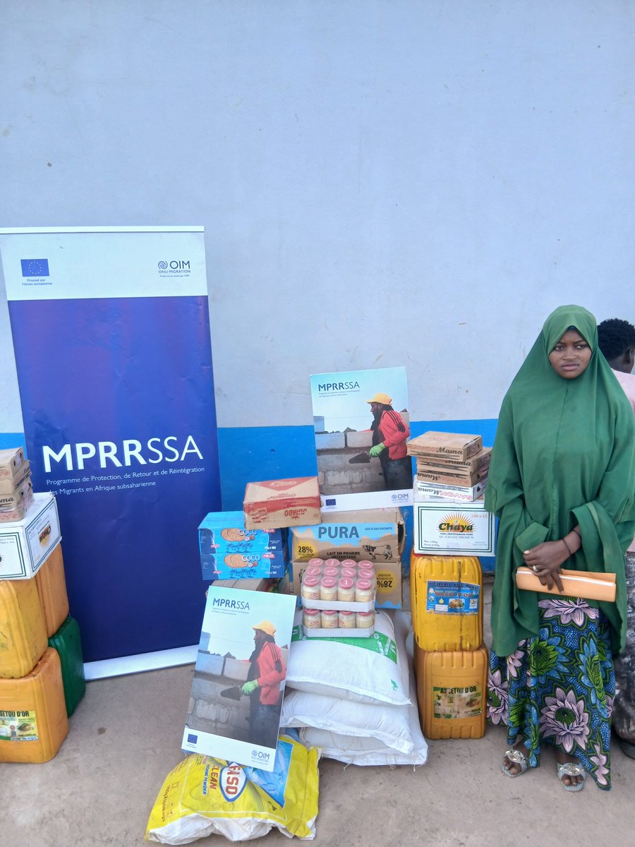 OIMMali's tweet image. À Mopti, 100 migrants de retour ont reçu des kits de commerce grâce à OIM, avec l’appui de l’Union européenne 🇪🇺. 
Un soutien clé pour une réintégration durable et des opportunités économiques.

#Migration #Réintégration