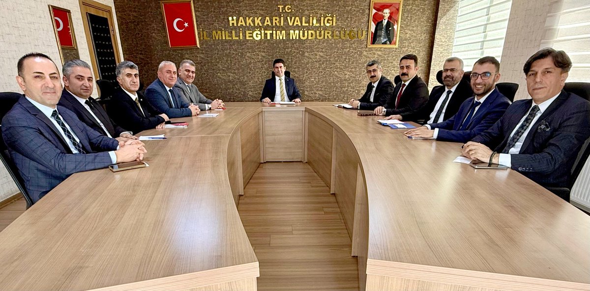 Hakkari_MEM's tweet photo. 📌İl Milli Eğitim Müdürümüz Sn. Nurettin Yılmaz başkanlığında, kurum yöneticilerimizin katılımıyla haftalık değerlendirme ve koordinasyon toplantısı gerçekleştirildi.

📝 Toplantıda, ilimizdeki eğitim öğretim çalışmaları ve okullarımızın genel durumu değerlendirildi. Ayrıca birim yöneticilerimizden, uhdelerinde bulunan birimlerle ilgili yapılan çalışmalar hakkında bilgi alındı.

#HakkariBaşaracağımDiyor

@tcmeb @Yusuf__Tekin @itasyapan @HakkariValiligi @cftcblnt @nrtttin_ylmz