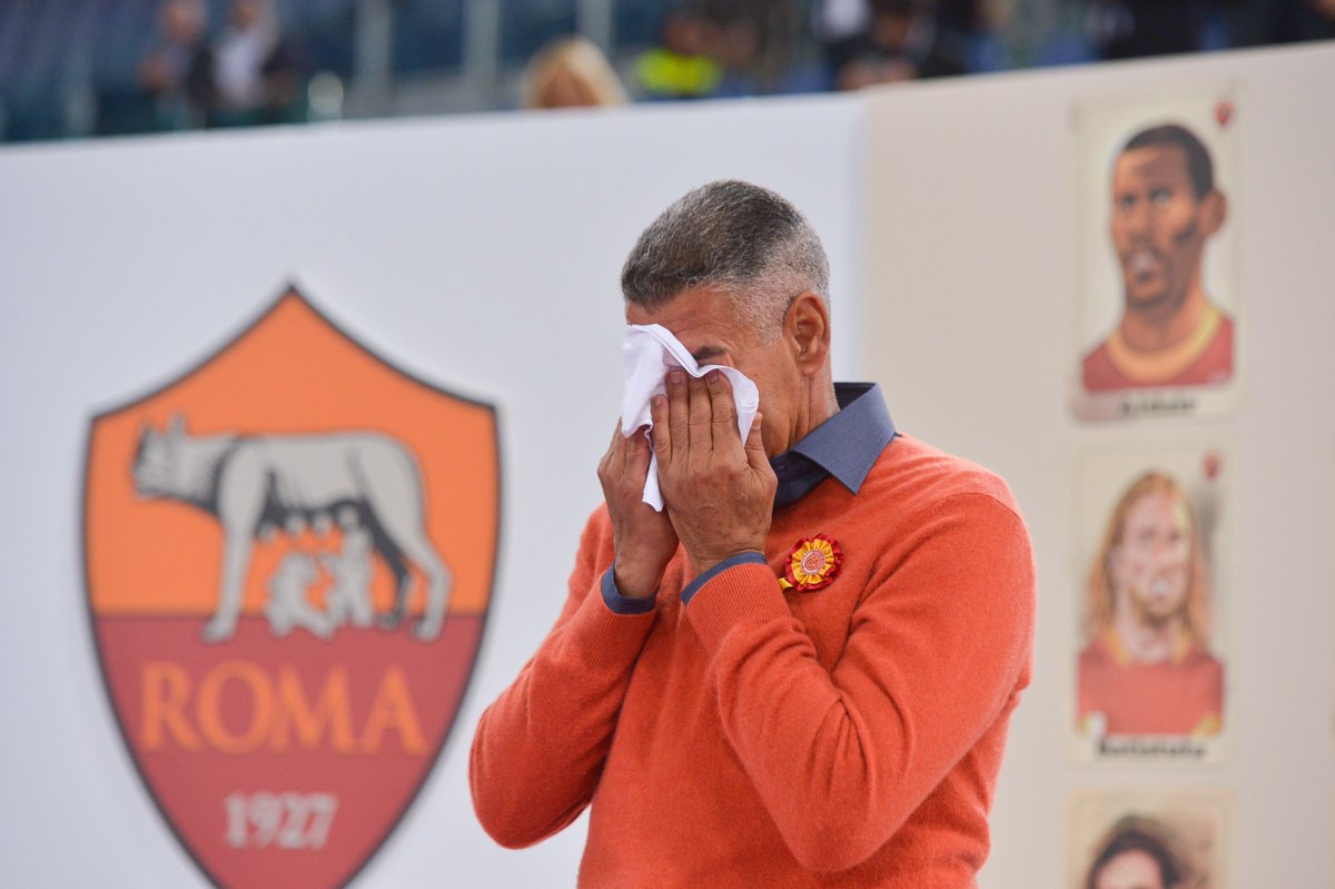 OfficialASRoma's tweet image. "𝑉𝑎𝑖 𝑁𝑒𝑠𝑠𝑎 𝑇𝑜𝑛𝑖𝑛ℎ𝑜! 𝐿𝑎 𝑡𝑜𝑟𝑐𝑖𝑑𝑎 𝑡𝑒 𝑑𝑎 𝑛𝑎 𝑓𝑜𝑟𝑐̧𝑎"

🎂 Auguri a Cerezo, che compie oggi 71 anni! 💛❤️

📊 104 presenze e 25 gol
🏆 2 Coppe Italia
🟨 Hall of Fame 🟥

#ASRoma