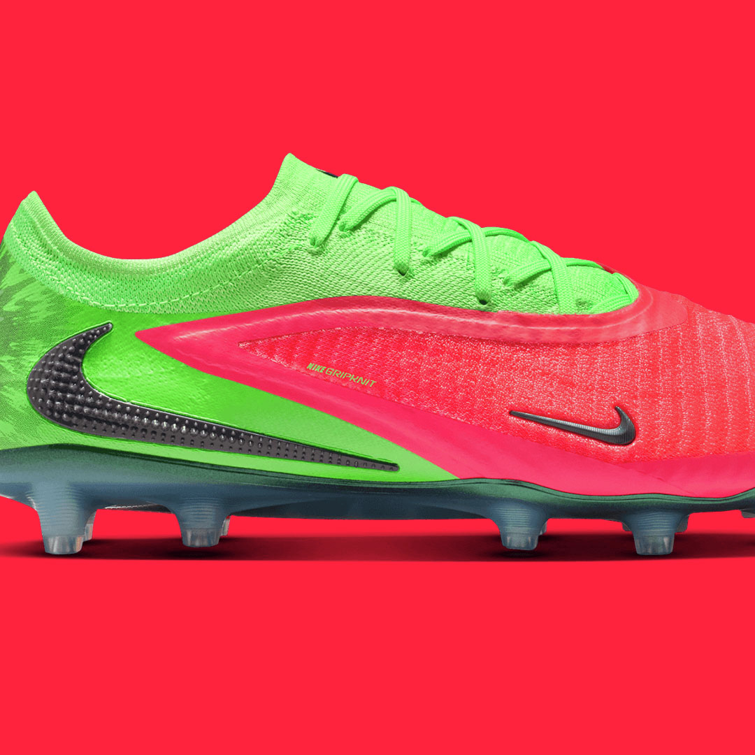 soccershop_kamo's tweet image. 『PHANTOM 6』アーリング・ハーランド選手シグネチャーモデルにNEWカラーが登場✨

人工芝対応スパイクをはじめ、ターフコート対応シューズやジュニアスパイクなどがラインナップ！

詳細はこちら🔽
x.gd/o77sG

#Nike
#KAMO