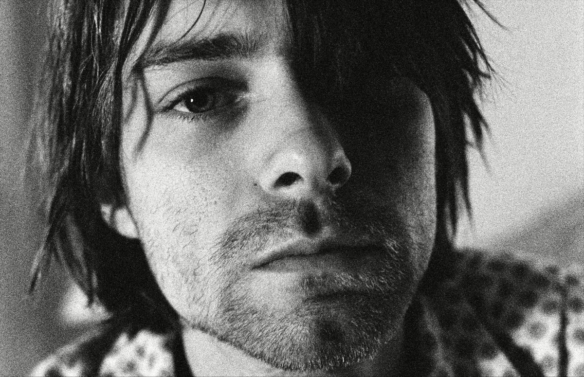 hourly kurt cobain tweet media