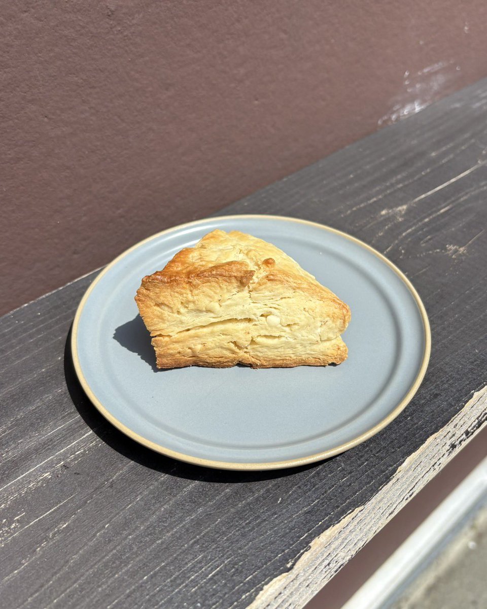 【 NEW 】
ホワイトチョコスコーン🍪

ホワイトチョコチップをたっぷり練り込み、ミルキーでやさしい甘さに仕上げました。
紅茶との相性も抜群です。
#紅茶専門店 #icsTEA #代々木公園　#セイロンティー