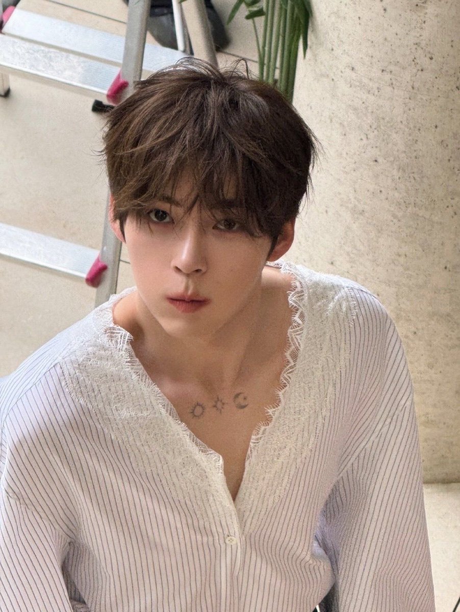 성한빈 쇄골 tweet media