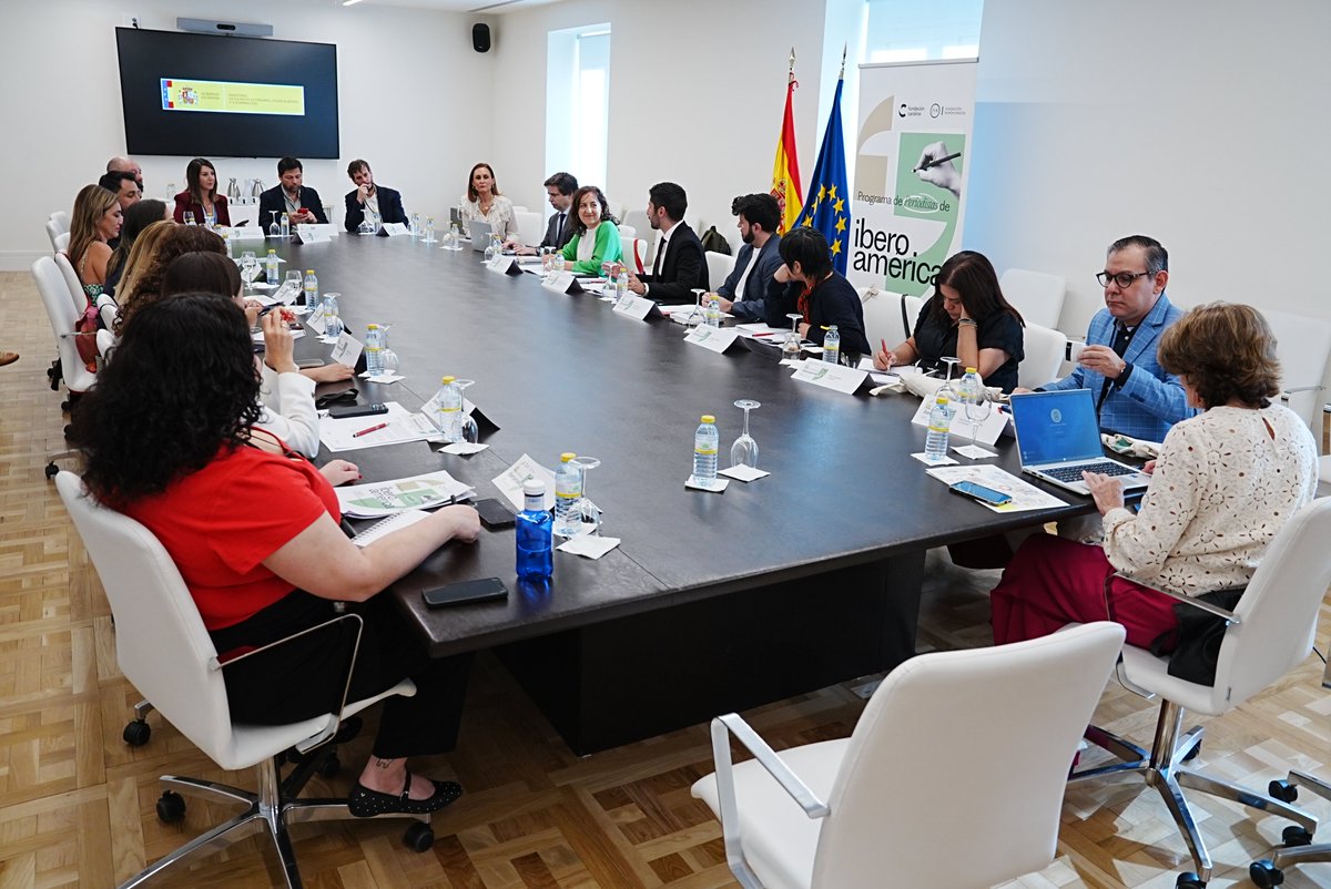 Fundación Carolina tweet media