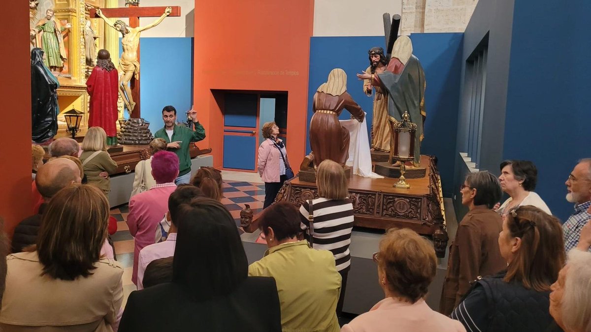 AytoRioseco's tweet photo. 🔊 Un grupo de vecinos de @aytomayorga, encabezados por su alcalde David de la Viuda, visitaron el Museo de @ssenrioseco el pasado domingo tras la procesión en Valladolid de Santo Toribio en el Año Jubilar Diocesano. Les recibió el alcalde @DavidEsteban_R. https://t.co/GmP5b7RiTm