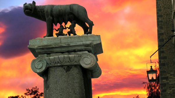 ChiodiDonatella's tweet image. Colori ed emozioni.
Sentimento e passione.
Sì, anche caotica e rumorosa.
Distratta e indolente.
Sorniona ma sincera.
E sempre maestosa.

Come te nessuna mai #Roma mia,
che oggi festeggi 2.779 anni.

Buon #Natale di Roma a tutti, amici romani e non!

#21aprile