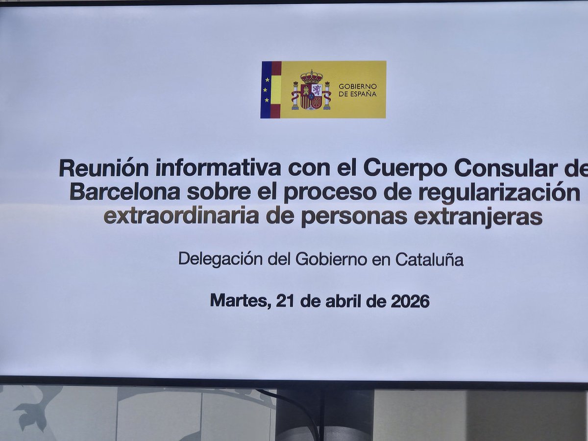 MuradWazr's tweet image. Attending a meeting with Governor Catalunya Mr. Prieto and DG Immigration Ms. Carolina de Manueles to discuss recent immigration and the regularization of undocumented workers in Spain. 🇪🇸🤝 #Meeting #Immigration #Regularization #Spain