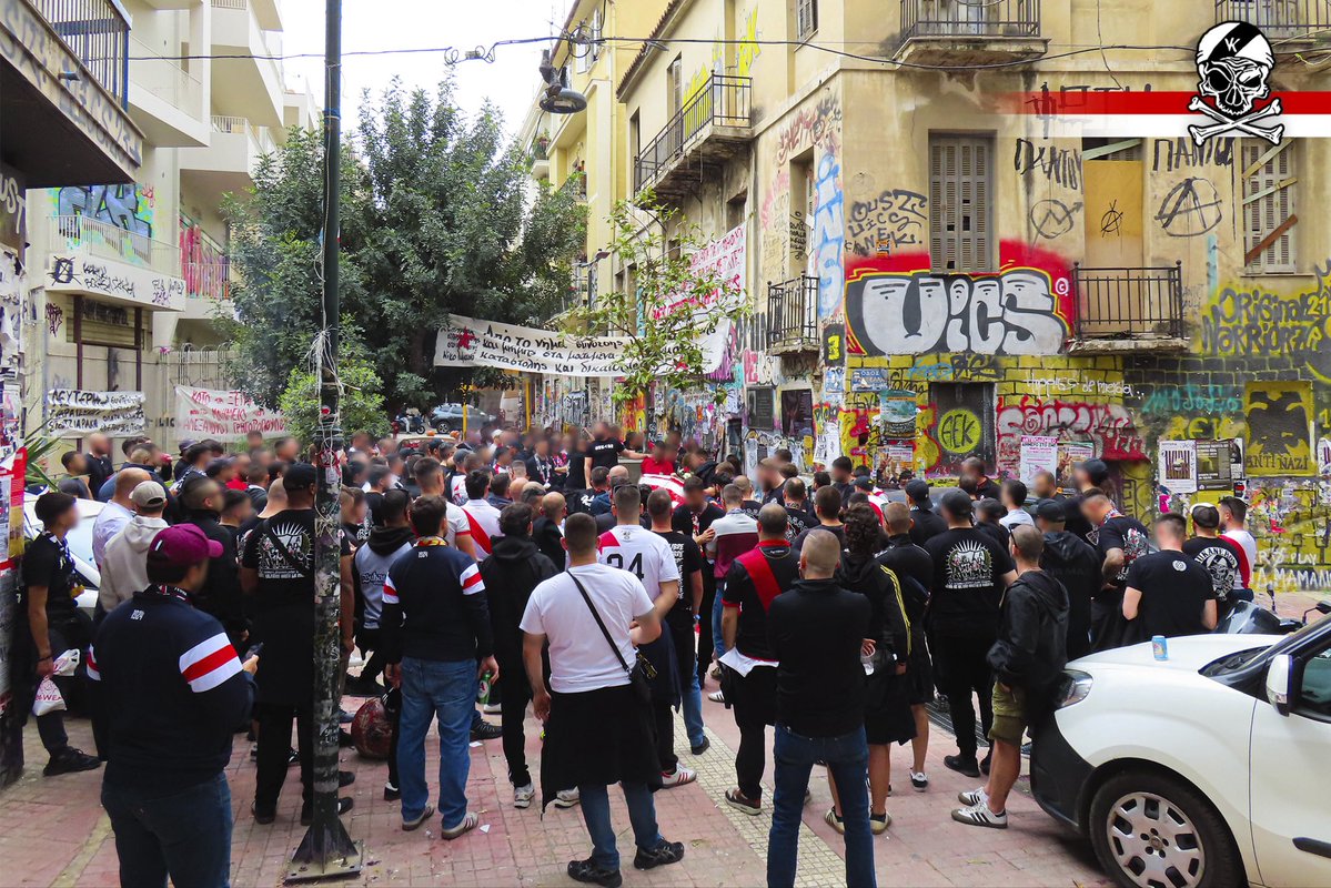 JUSTICIA ALEXIS GRIGOROPOULOS

Iniciamos el desplazamiento recordando a Alexis y a toda una generación de jóvenes atenienses que tomaron las calles contra la brutalidad policial y un sistema en declive.

Alexis fue asesinado en 2008 por un disparo policial. Tenía 15 años.