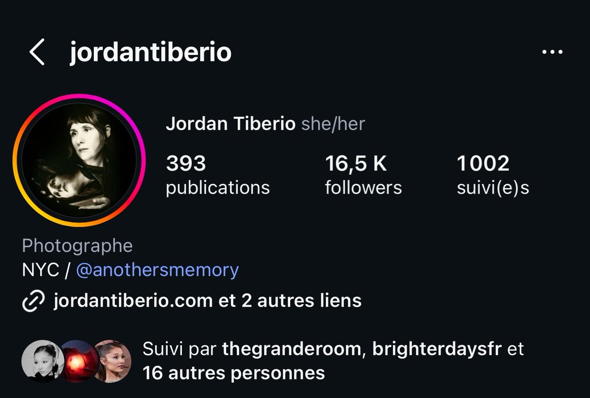 TeamArianaBE's tweet image. #INFO: L’équipe d’Ariana a identifié la photographe Jordan Tiberio, reconnue pour son travail mettant en scène des « miroirs liquides » et des éléments floraux. Elle figurerait ainsi parmi les collaborateurs potentiels du prochain album d’Ariana.