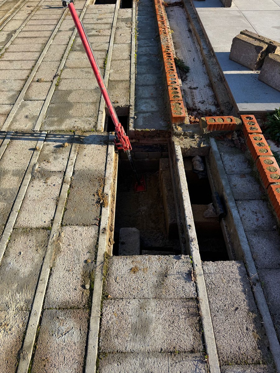 GCSurveys's tweet image. Building/renovating and need new drawings? We can help!

No records of what had been built... original builder no longer contactable... so to provide new drawings we lifted blocks to expose foundation walls.

📧 enquiry@gcsurveys.co.uk
📞 01789 764420

#surveyors #buildingsurveys