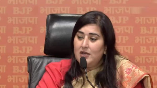 bstvlive's tweet image. दिल्ली : बीजेपी सांसद बांसुरी स्वराज का बयान

''केजरीवाल की कंपनी ड्रामा कंपनी है, कोर्ट ने दबाव राजनीति को खारिज किया है,मैं दिल्ली हाईकोर्ट का धन्यवाद करती हूं.''

#Delhi @BansuriSwaraj