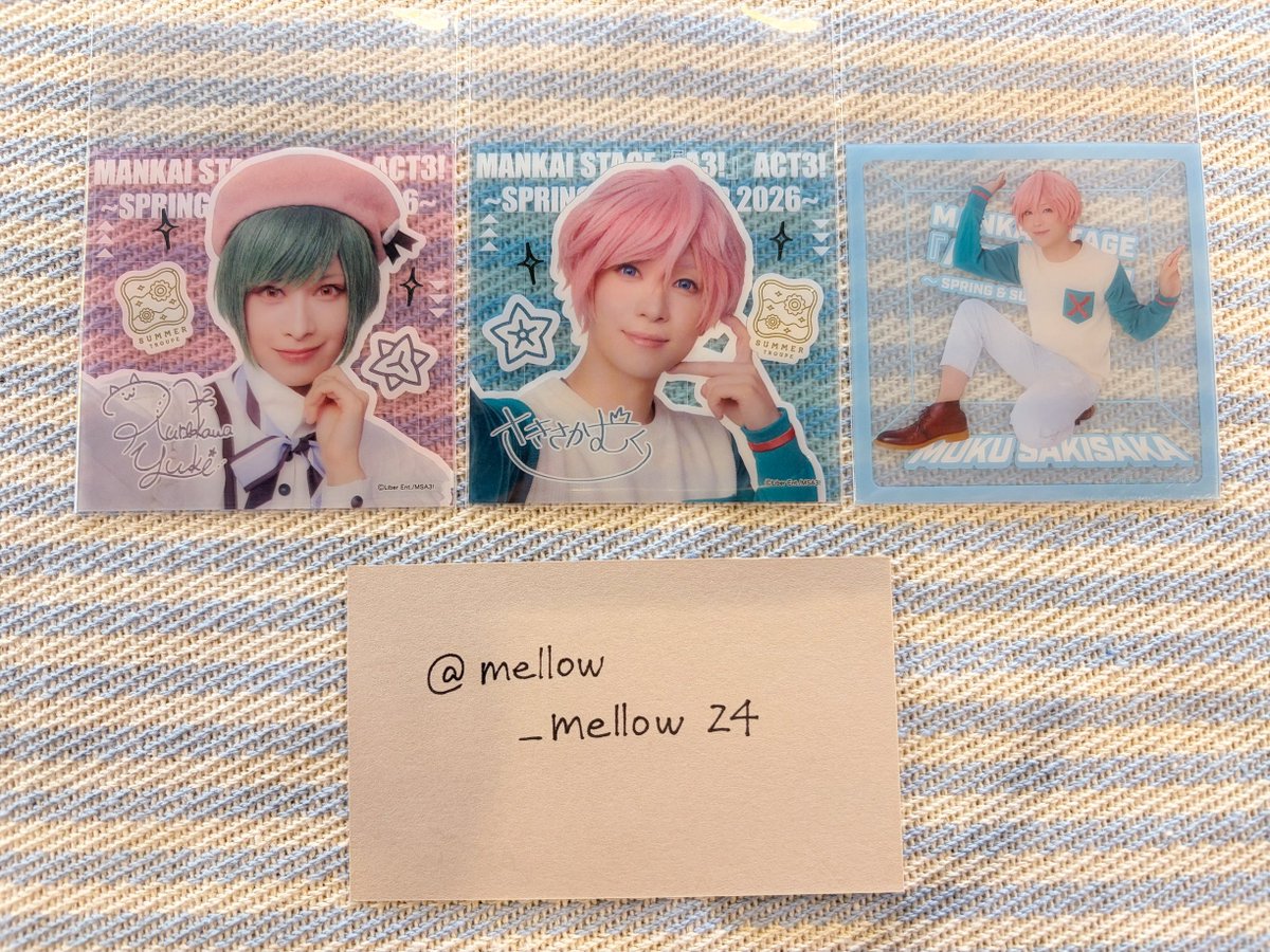 mellow_mellow24's tweet photo. 【交換】エーステ　夏組
ランダムスクエアカード

譲┊︎幸(箔押し)
　　椋(箔押し/箱詰め)

求┊︎一成(箔押し/自撮り＞箱詰め)
or 定価(＋送料)

※箔押し/自撮りには複数枚ご提供可能
※箔押し⇔ノーマルの交換可
または 異種 一成(紙類優先)

郵送のみ https://t.co/7mEMVpSUCj
