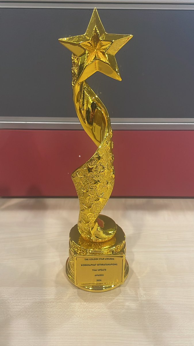 thaiupdate2021's tweet image. @Ch3Plus has officially confirmed receiving the trophy for The Golden Star Awards from Thai Update ✨

We were delighted to receive this beautiful photo from Ch3 Plus yesterday — thank you for sharing it with us!

Congratulations once again to #ormkornnaphat 💛

#thaiupdate2019