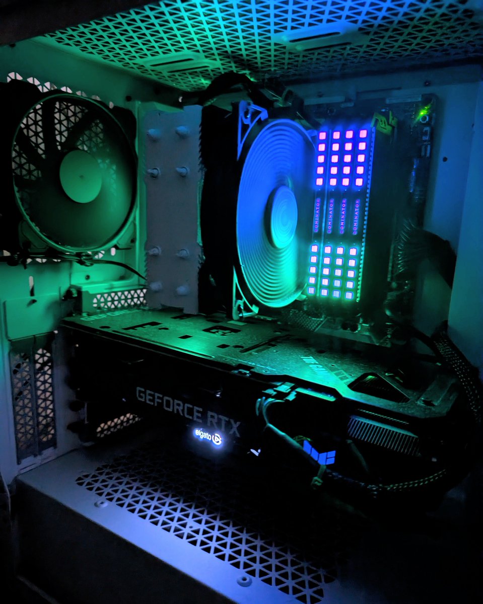 Caffeineator_X's tweet image. Simplicity at it's finest.
#Gaming #Xbox #PC