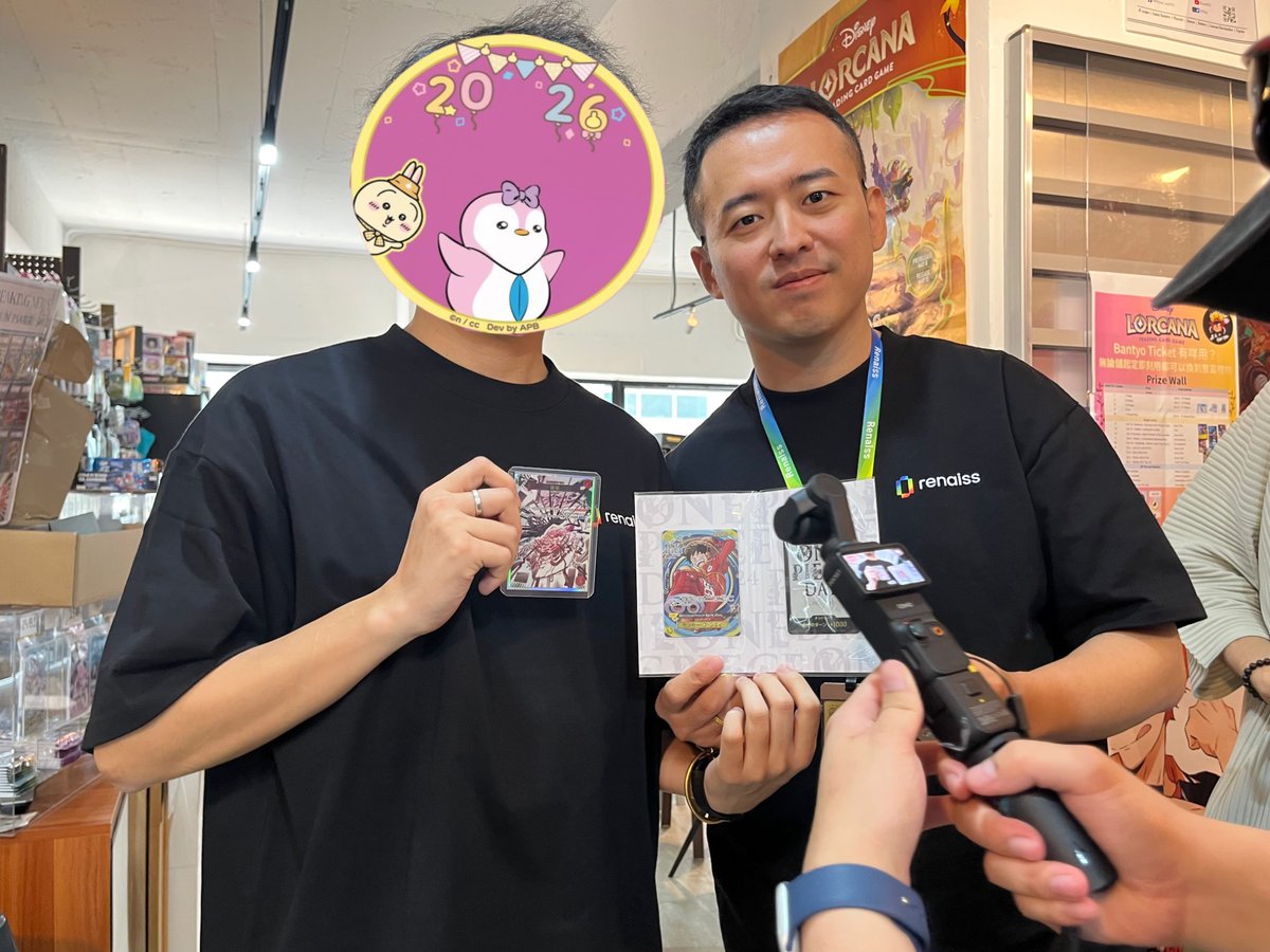 Live from the first card shop of today’s Hong Kong TCG Tour 👀

<a href="/Plus_Ultra_715/">Winchman@Renaiss</a>  just treated everyone on the tour to a big stack of boxes – One Piece, Pokémon, Digimon and more.

Packs are flying open everywhere right now.
Good hits, good vibes, and a lot of shared fun around