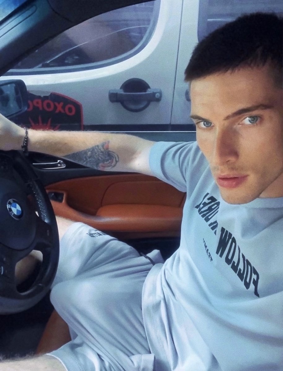 Ivan W. 😎 tweet media